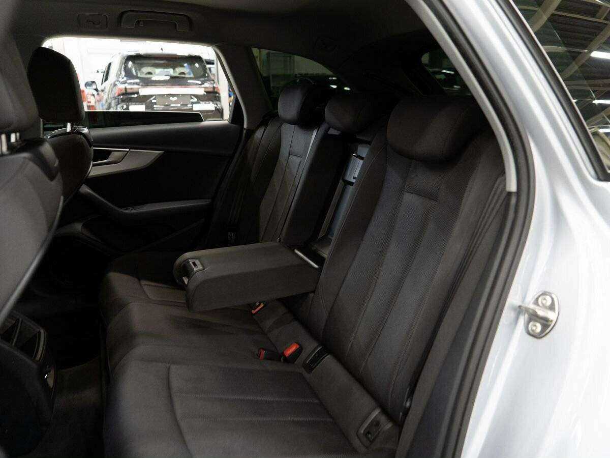 Б/У Ауди А4 2019 года. Фото: #6