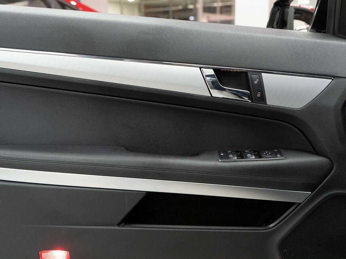 Б/У Мерседес-Бенц Е-Класс 2012 года. Фото: #13