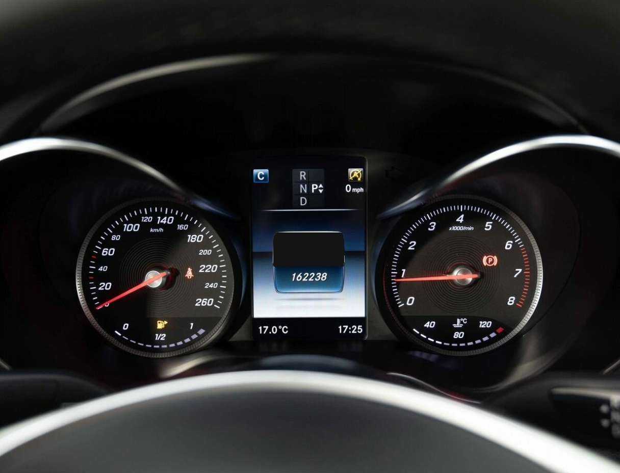 Б/У Мерседес-Бенц Ц-Класс 2016 года. Фото: #17