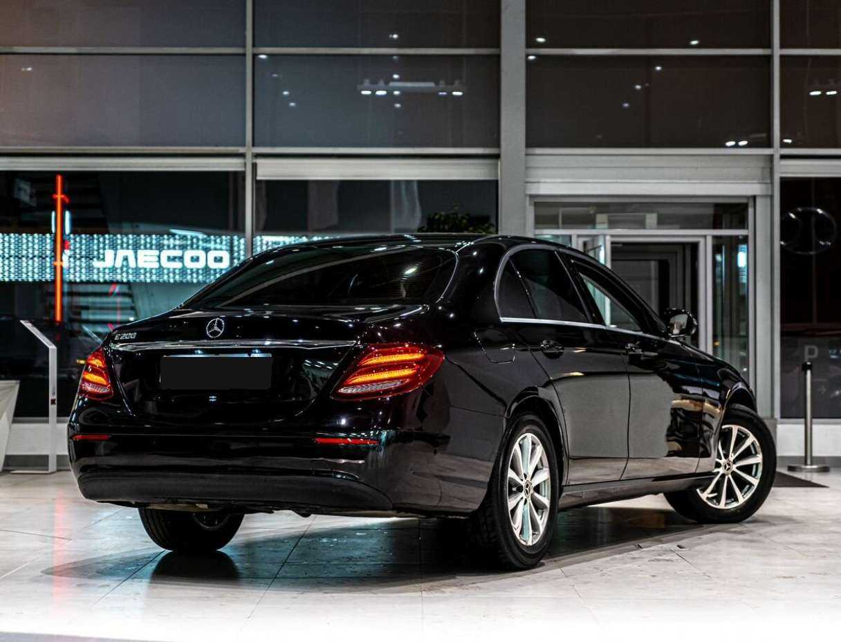 Б/У Мерседес-Бенц Е-Класс 2017 года. Фото: #2