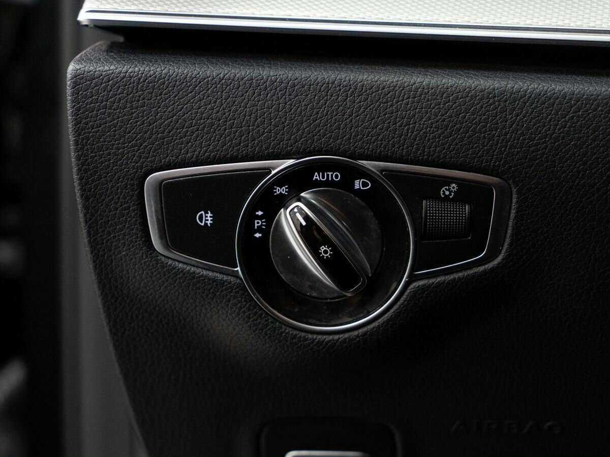 Б/У Мерседес-Бенц Е-Класс 2017 года. Фото: #18