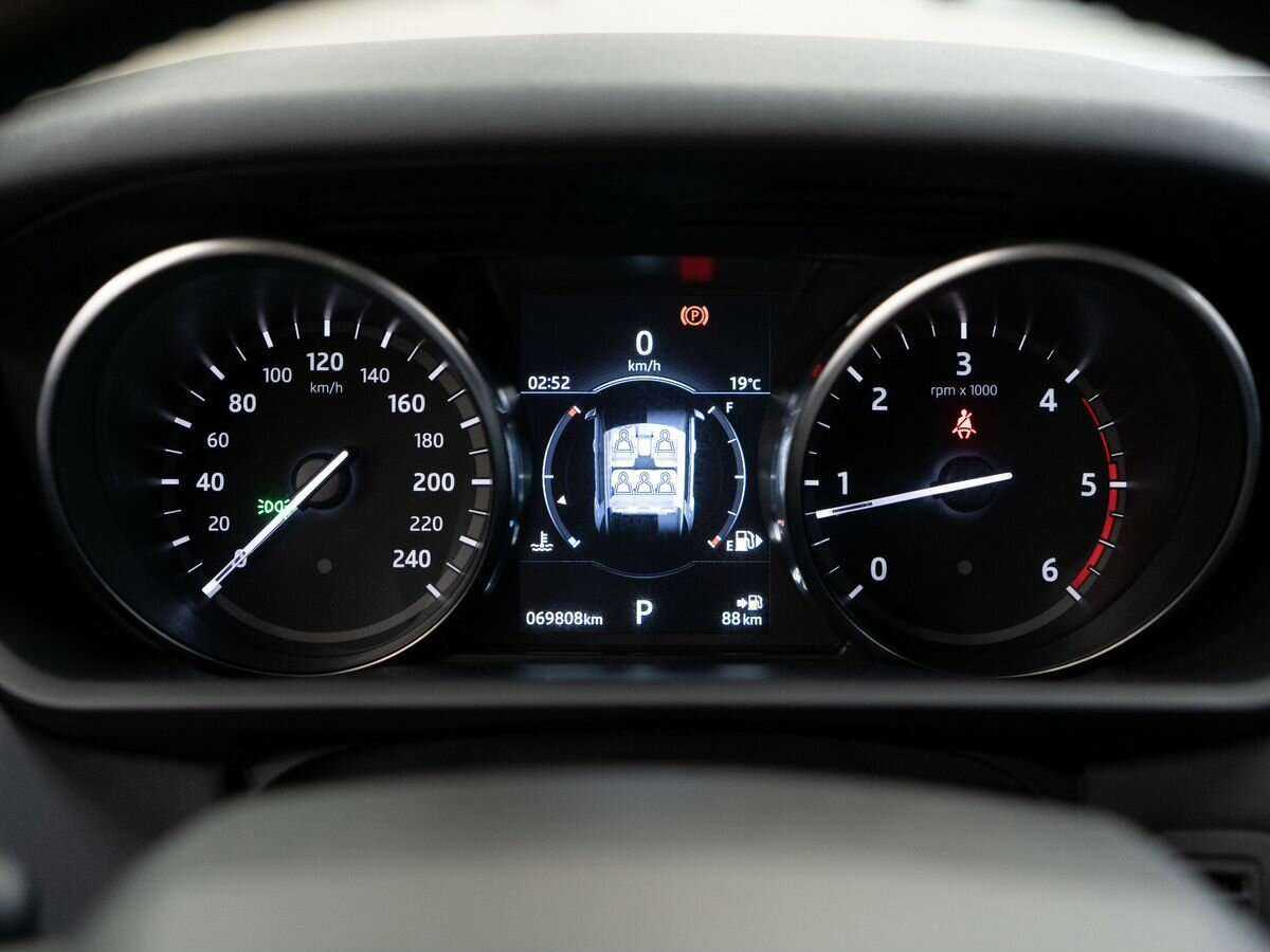 Б/У Лэнд Ровер Дискавери 2018 года. Фото: #10