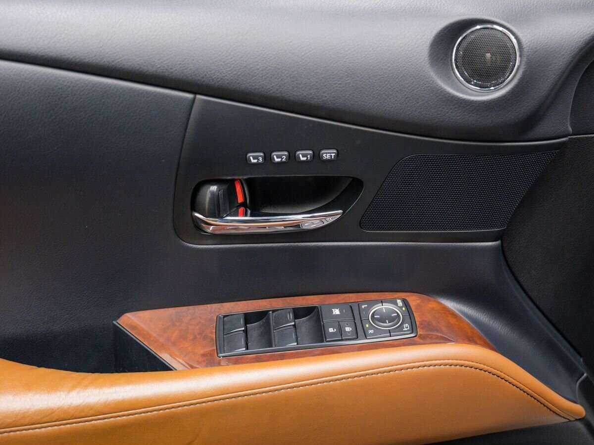 Б/У Лексус Р-Икс 2013 года. Фото: #15