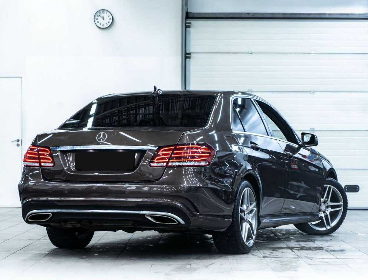 Б/У Мерседес-Бенц Е-Класс 2013 года. Фото: #2