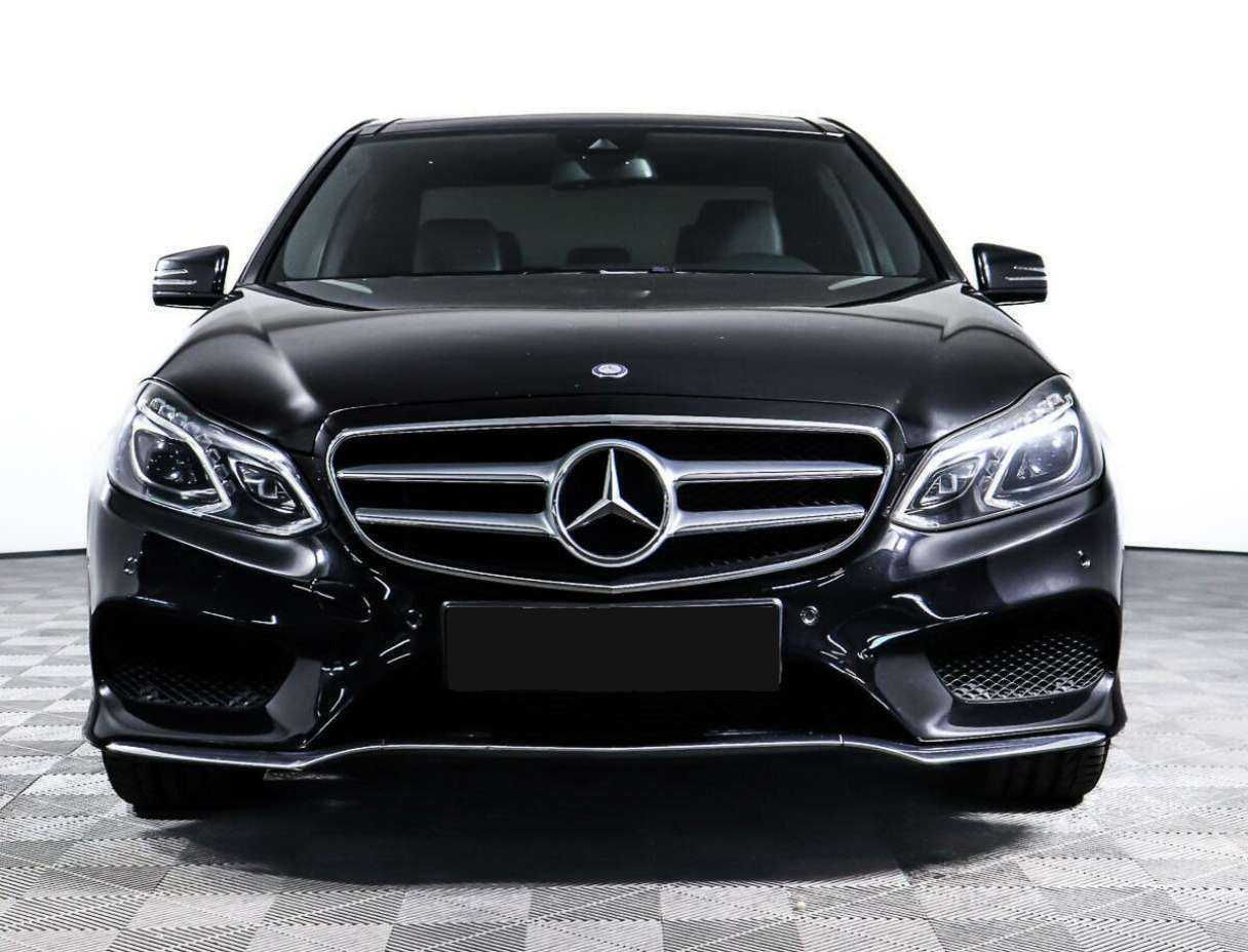 Б/У Мерседес-Бенц Е-Класс 2013 года. Фото: #1