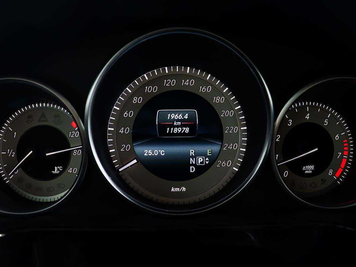 Б/У Мерседес-Бенц Е-Класс 2013 года. Фото: #13