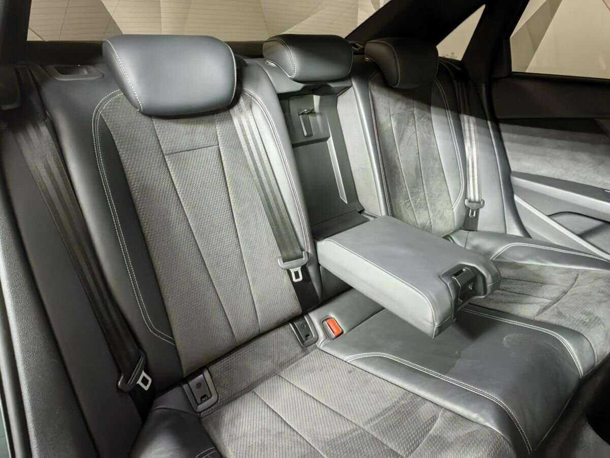 Б/У Ауди А4 2018 года. Фото: #12