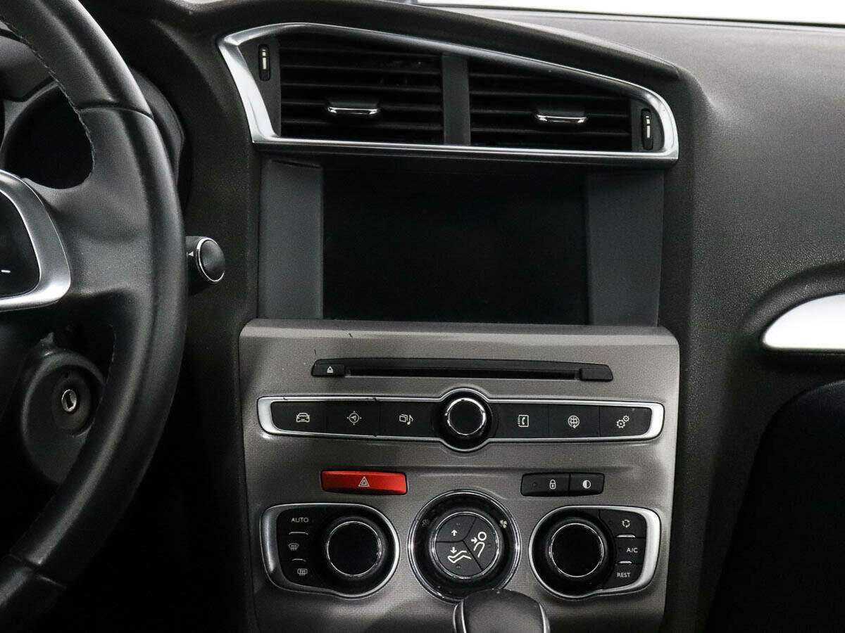 Б/У Ситроен Ц4 2017 года. Фото: #9