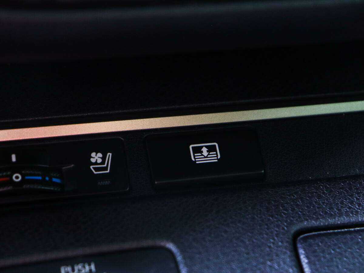 Б/У Лексус ЕС 2016 года. Фото: #16