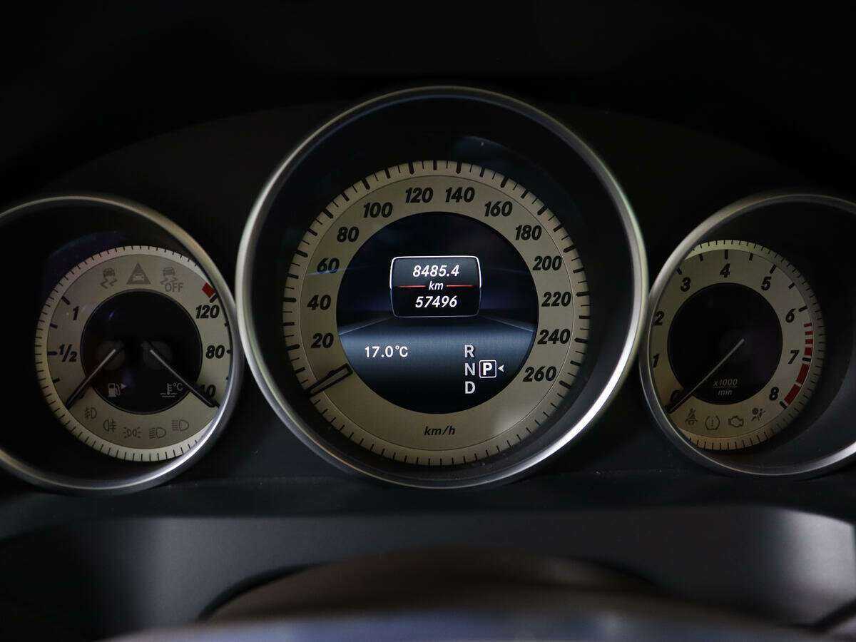 Б/У Мерседес-Бенц Е-Класс 2016 года. Фото: #10