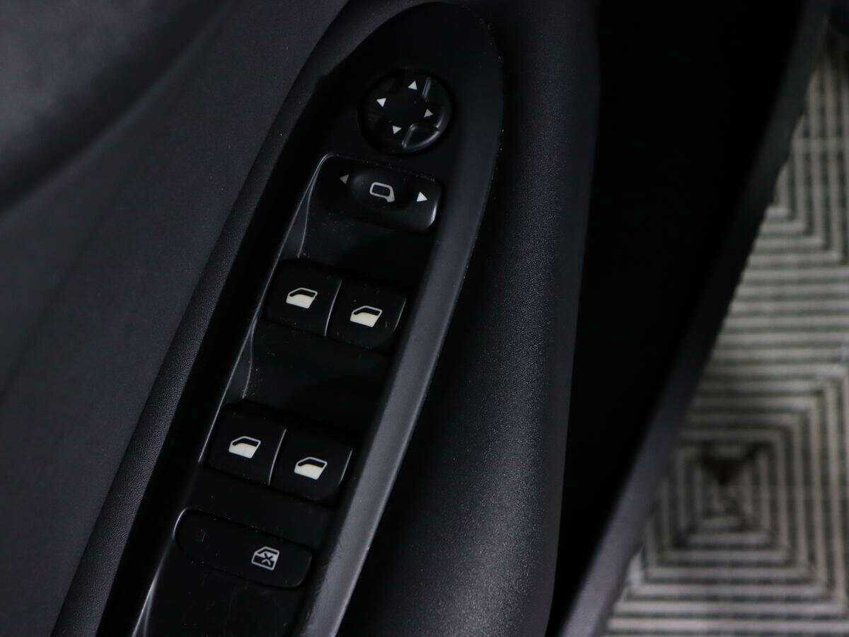 Б/У Ситроен Ц4 2013 года. Фото: #14