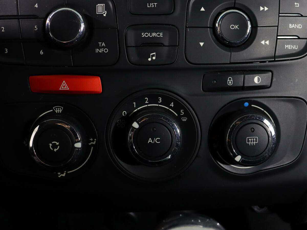 Б/У Ситроен Ц4 2013 года. Фото: #18