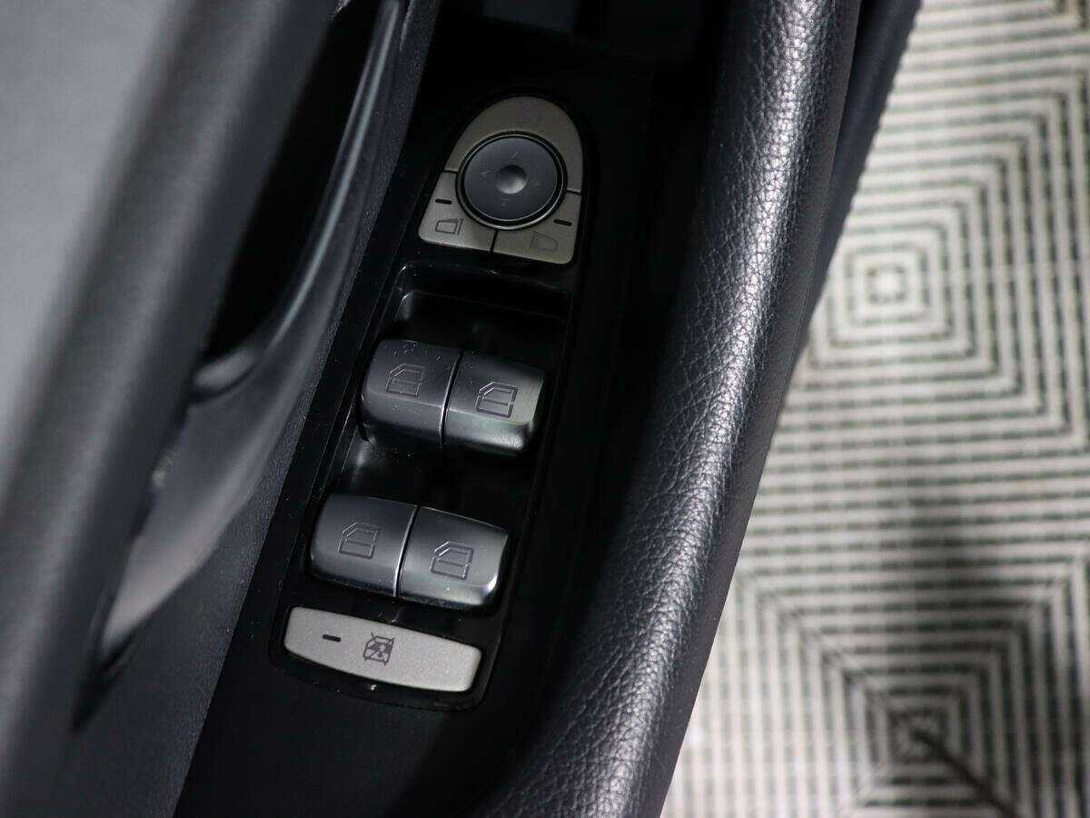 Б/У Мерседес-Бенц Е-Класс 2019 года. Фото: #13