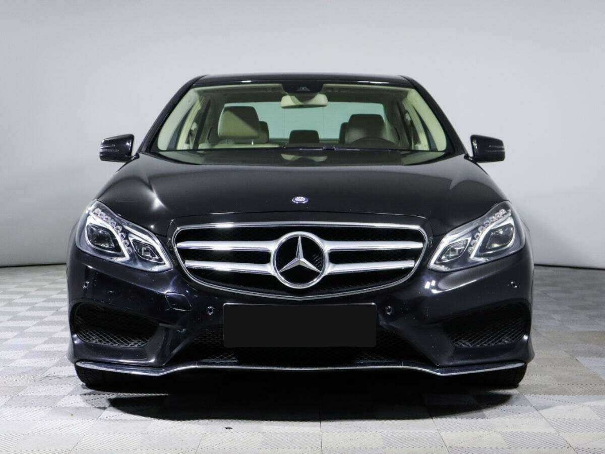 Б/У Мерседес-Бенц Е-Класс 2015 года. Фото: #1