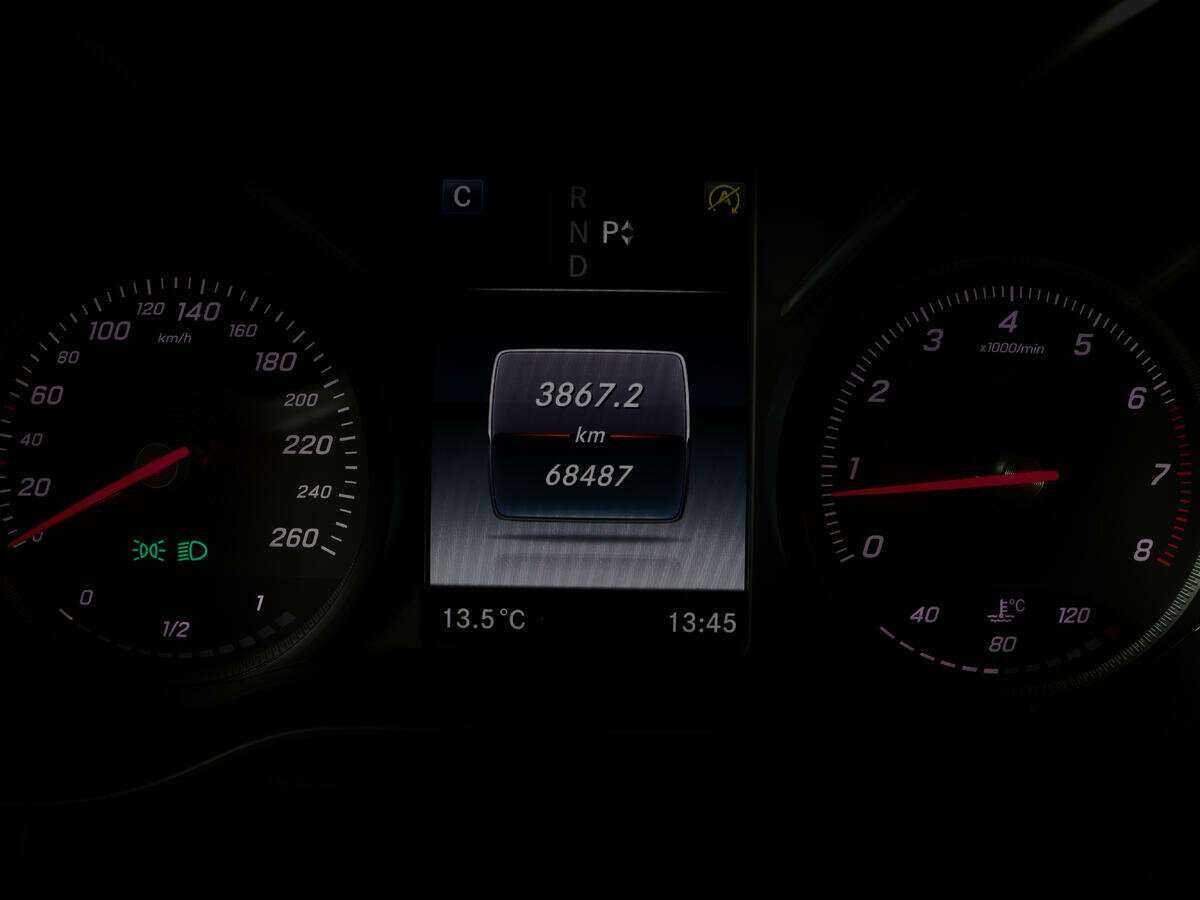 Б/У Мерседес-Бенц Ц-Класс 2018 года. Фото: #6