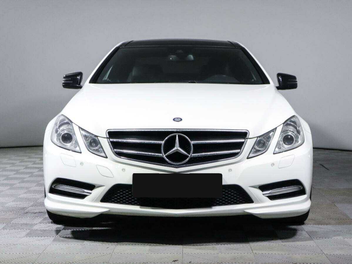 Б/У Мерседес-Бенц Е-Класс 2013 года. Фото: #1