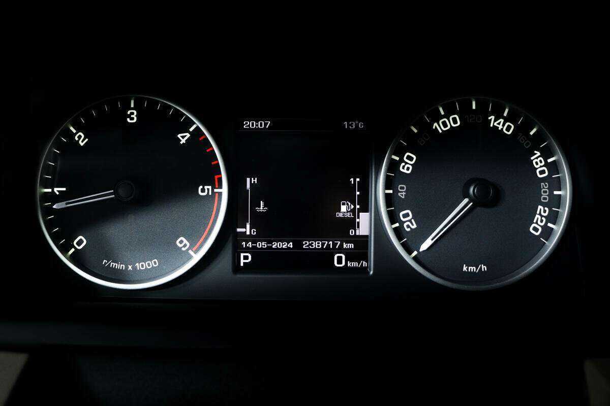 Б/У Лэнд Ровер Дискавери 2015 года. Фото: #7