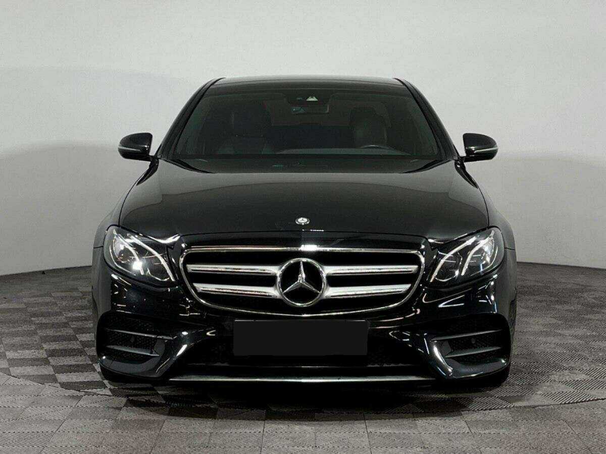 Б/У Мерседес-Бенц Е-Класс 2016 года. Фото: #1