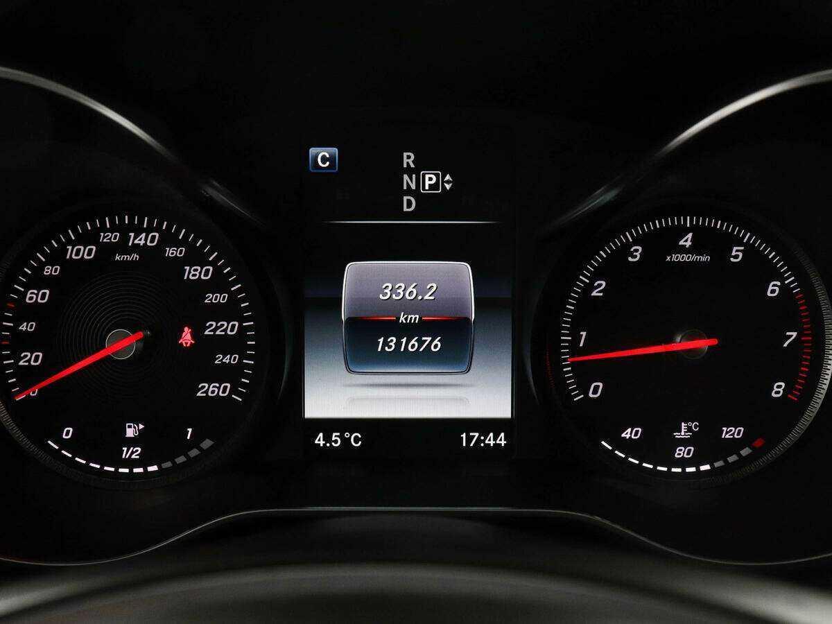 Б/У Мерседес-Бенц Ц-Класс 2015 года. Фото: #8