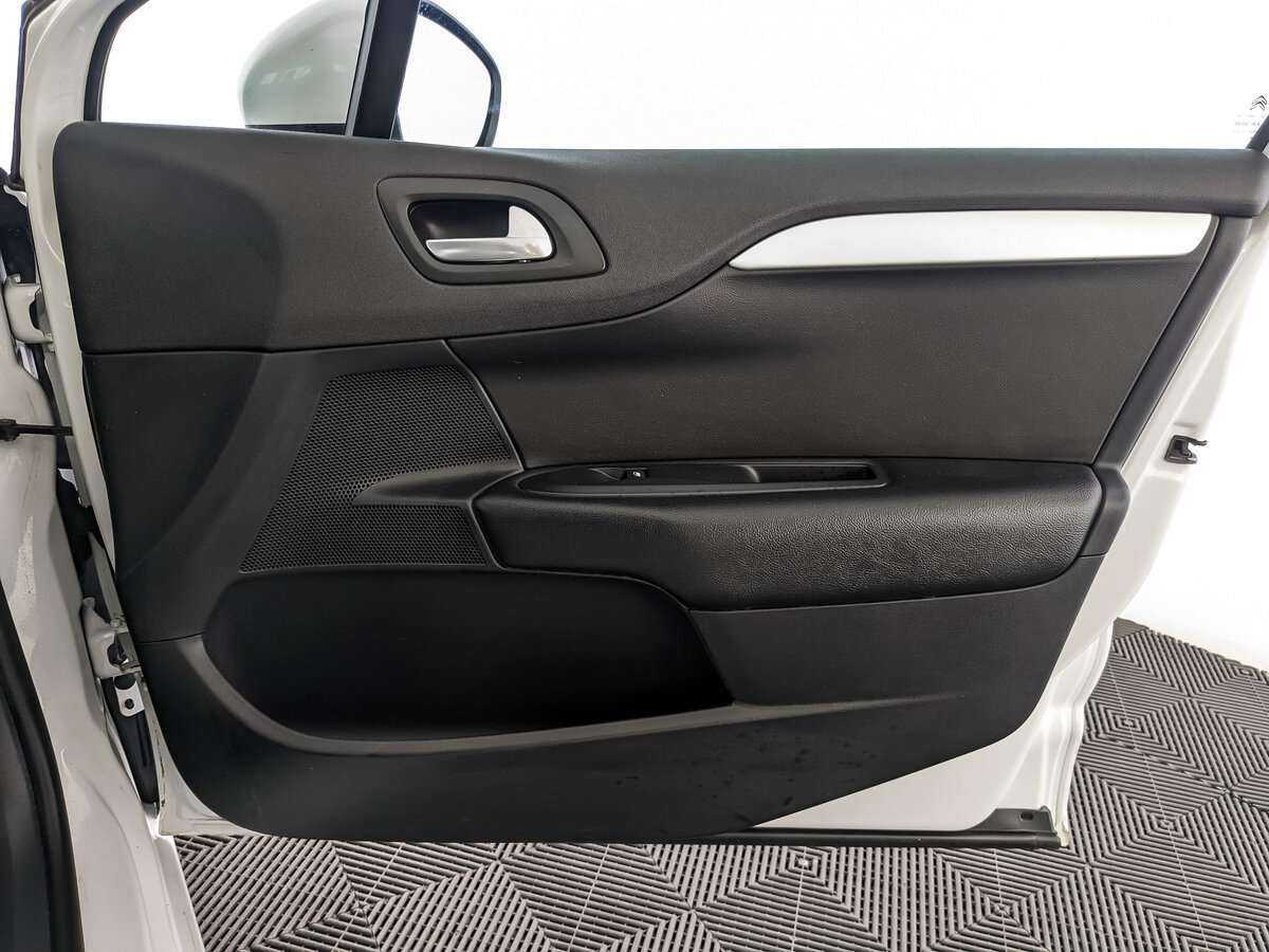 Б/У Ситроен Ц4 2016 года. Фото: #22