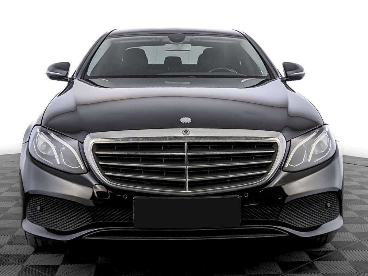 Б/У Мерседес-Бенц Е-Класс 2018 года. Фото: #1