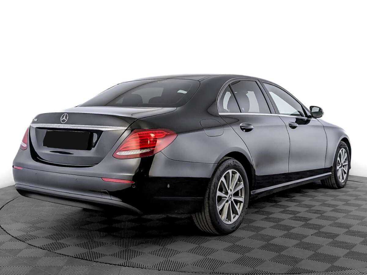 Б/У Мерседес-Бенц Е-Класс 2018 года. Фото: #4