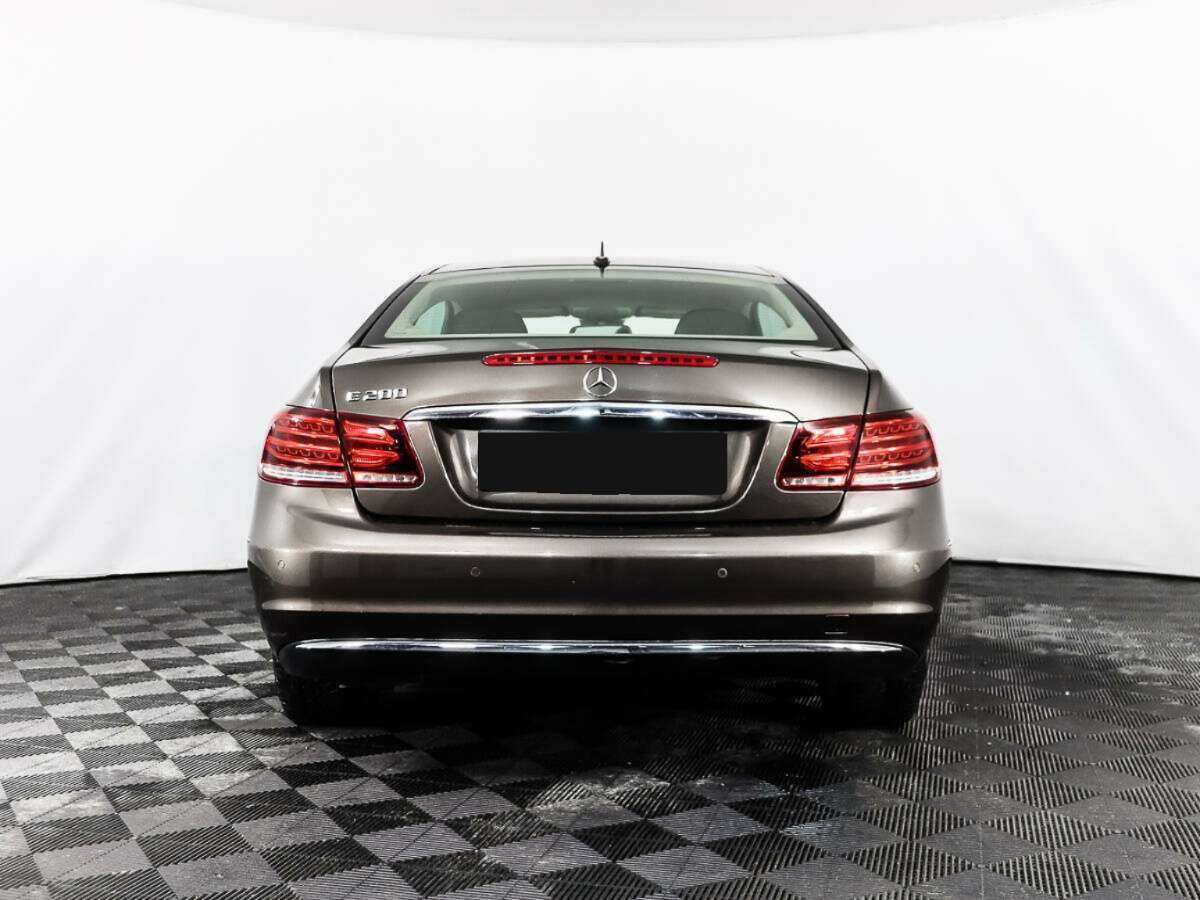 Б/У Мерседес-Бенц Е-Класс 2014 года. Фото: #5