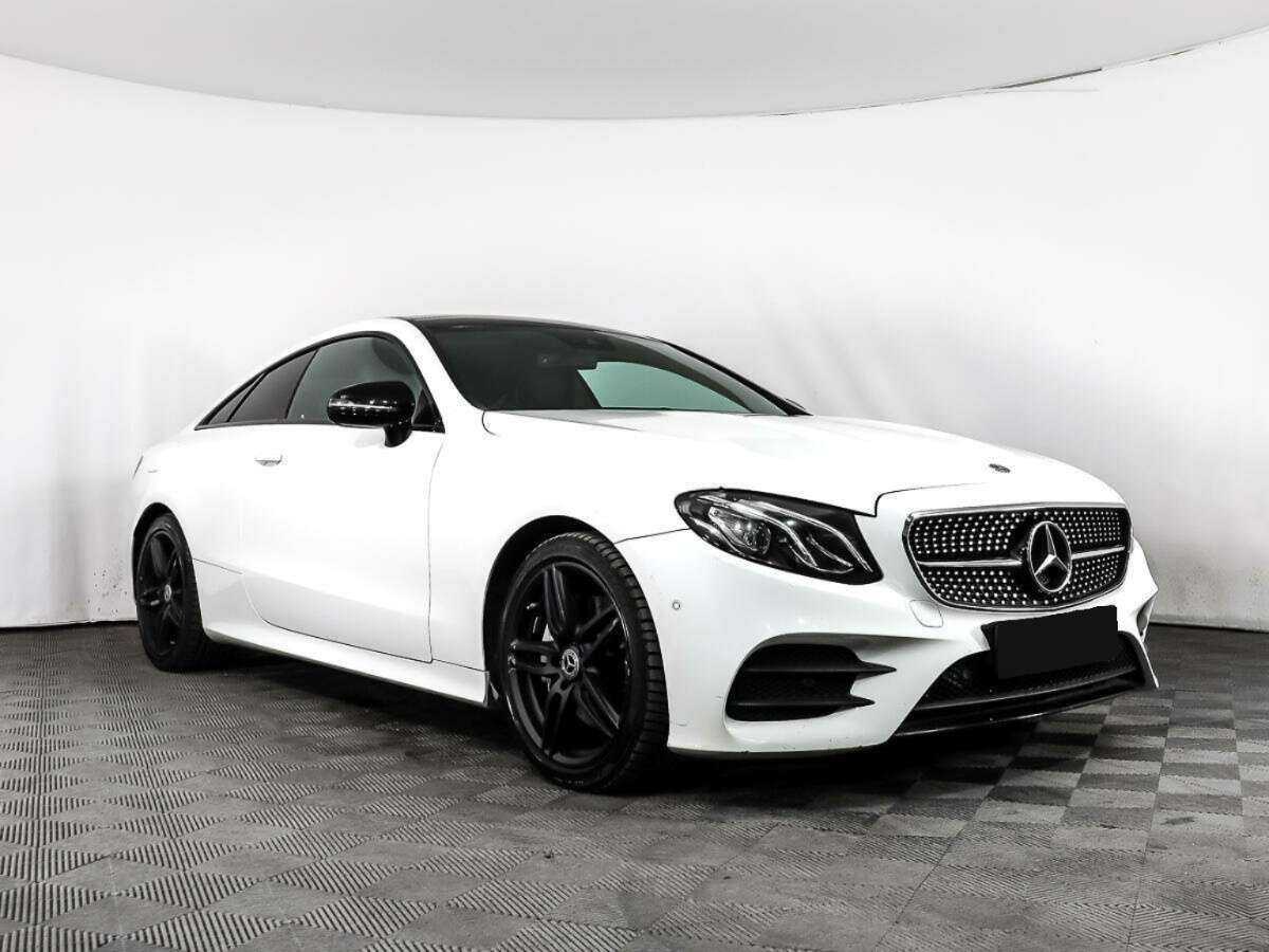 Б/У Мерседес-Бенц Е-Класс 2017 года. Фото: #2