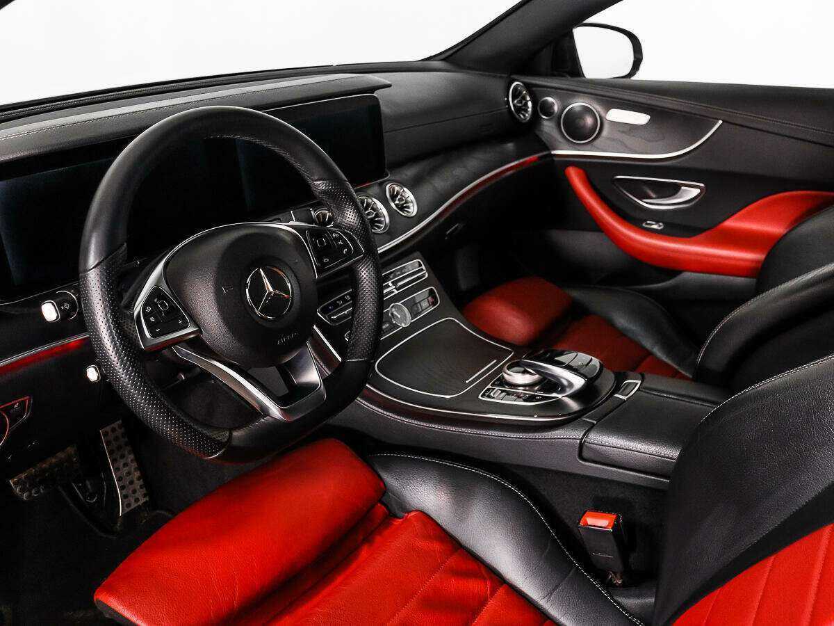 Б/У Мерседес-Бенц Е-Класс 2017 года. Фото: #8