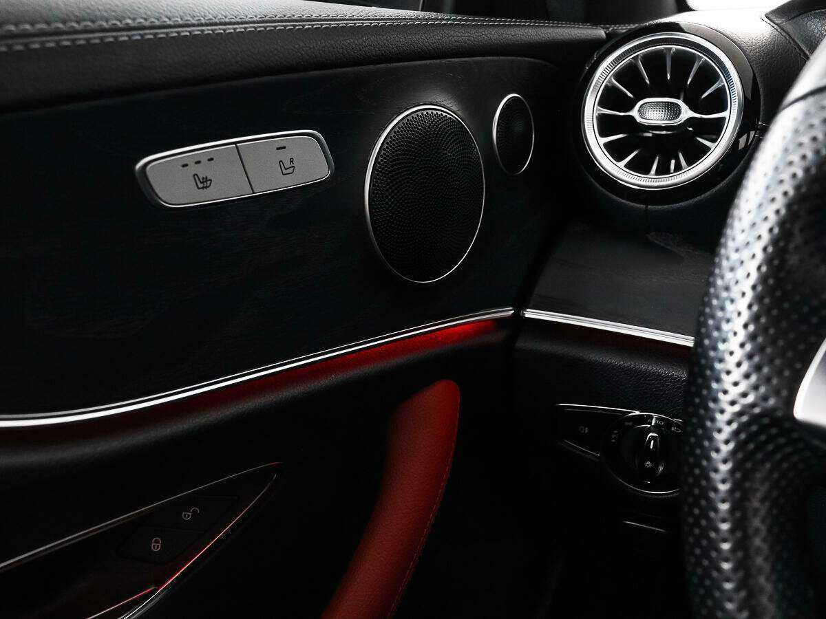 Б/У Мерседес-Бенц Е-Класс 2017 года. Фото: #12