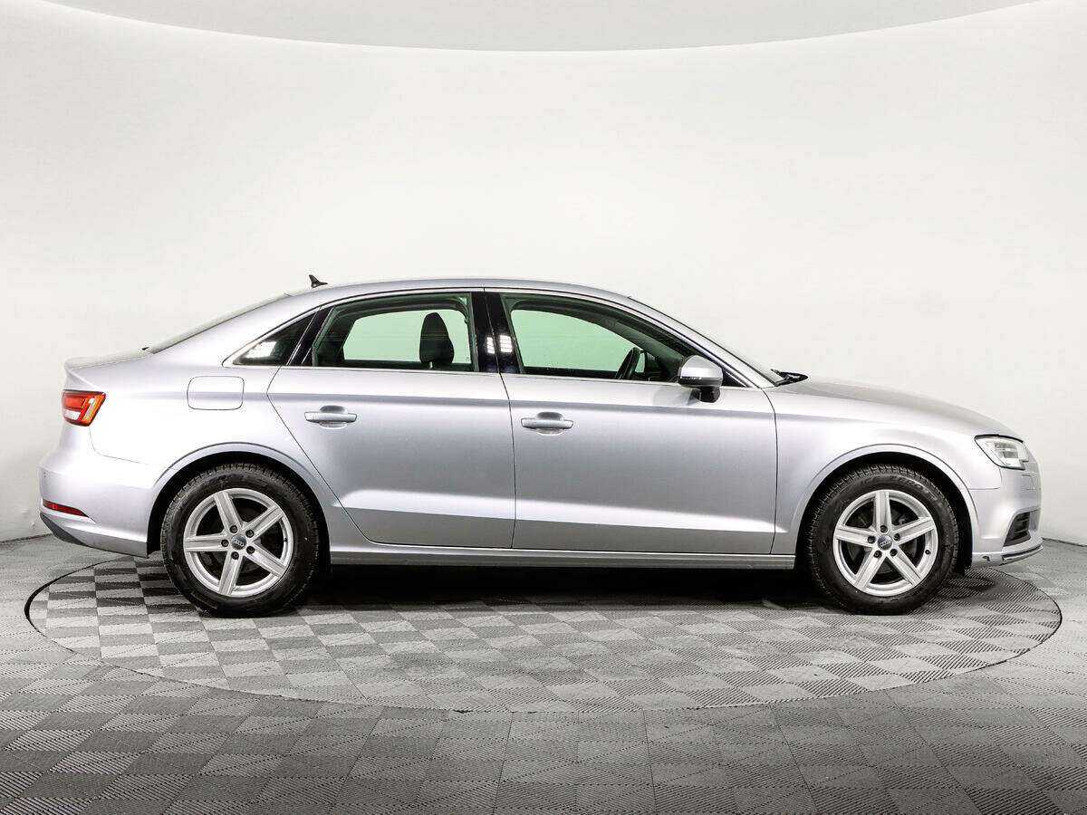 Б/У Ауди А3 2019 года. Фото: #3