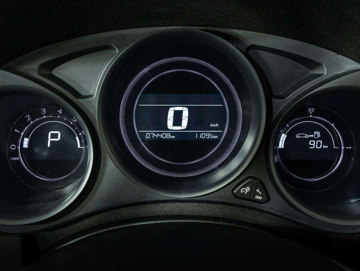 Б/У Ситроен Ц4 2016 года. Фото: #9