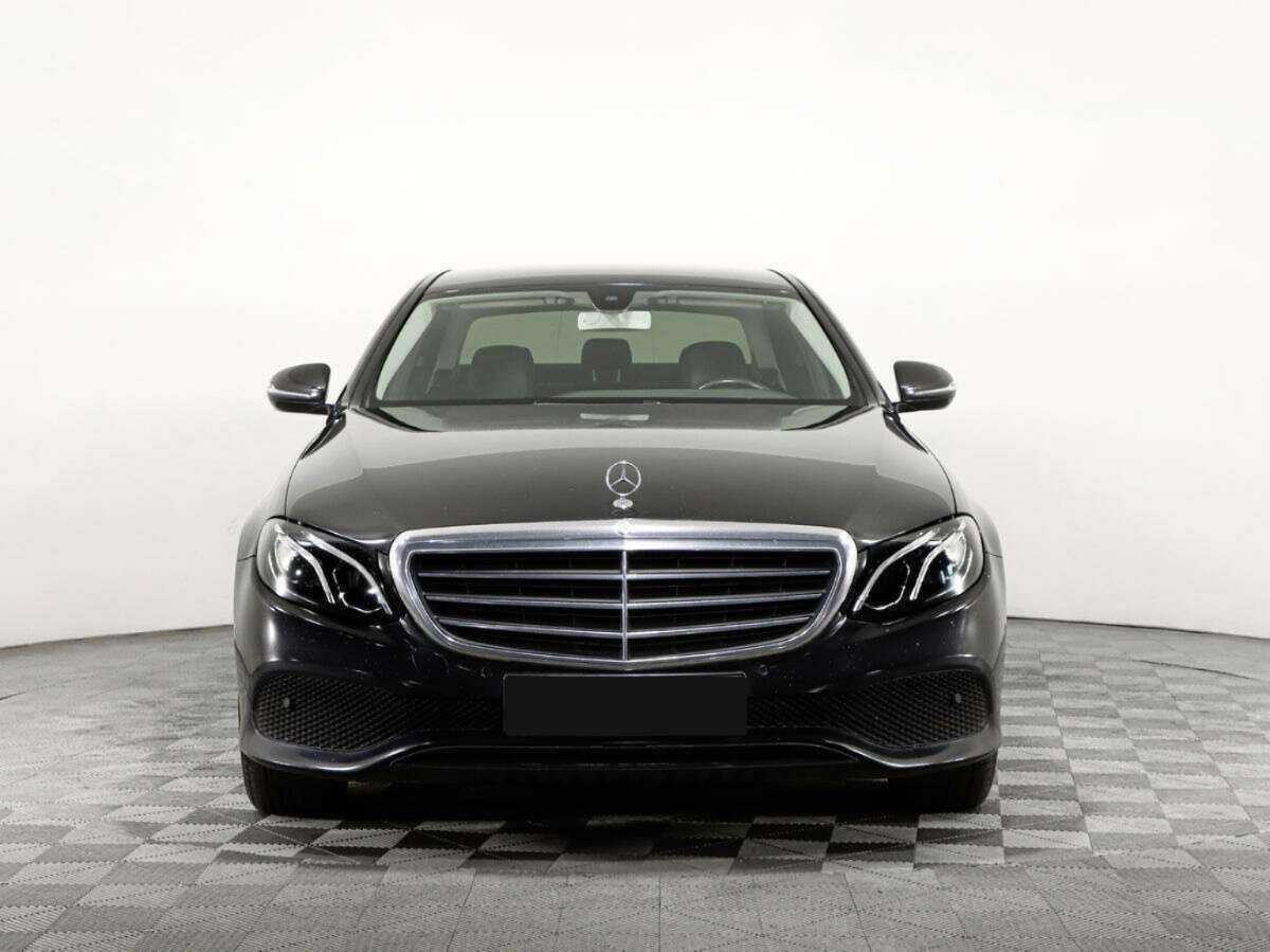 Б/У Мерседес-Бенц Е-Класс 2016 года. Фото: #1