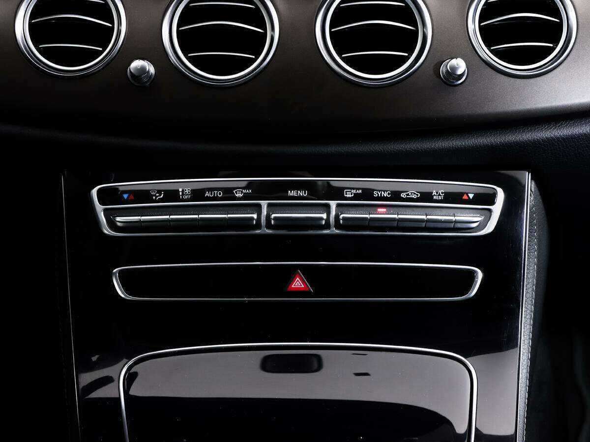 Б/У Мерседес-Бенц Е-Класс 2016 года. Фото: #13