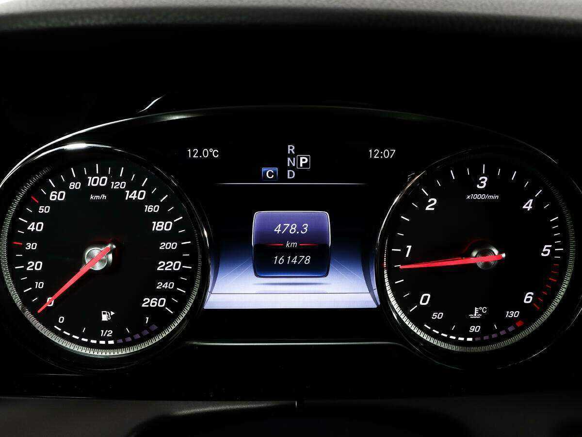 Б/У Мерседес-Бенц Е-Класс 2016 года. Фото: #17