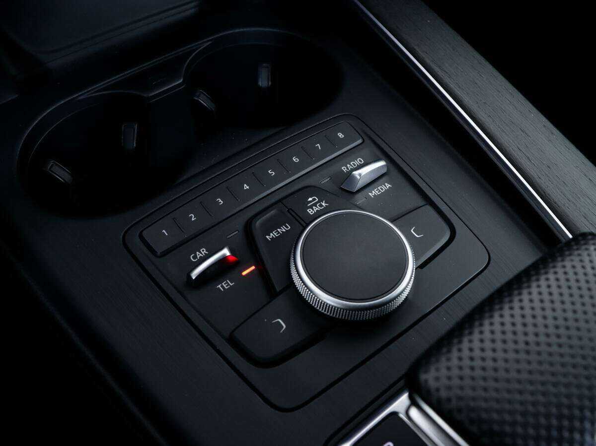 Б/У Ауди А4 2019 года. Фото: #12