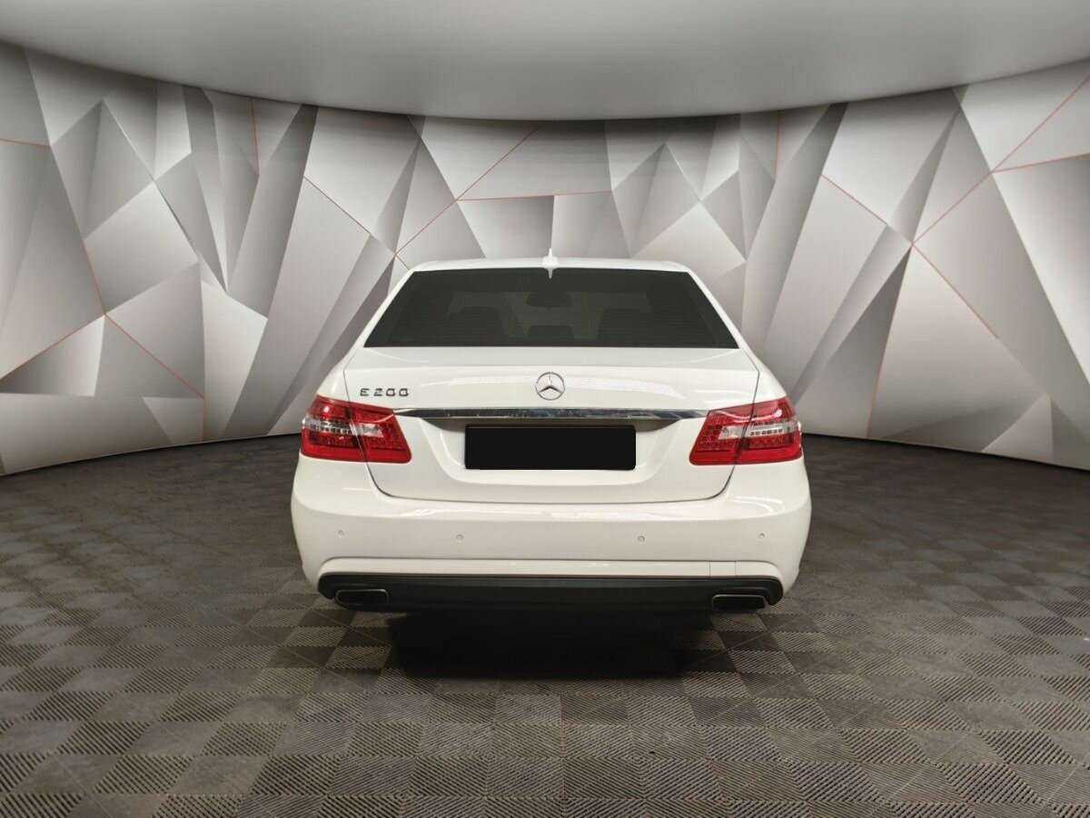 Б/У Мерседес-Бенц Е-Класс 2013 года. Фото: #7