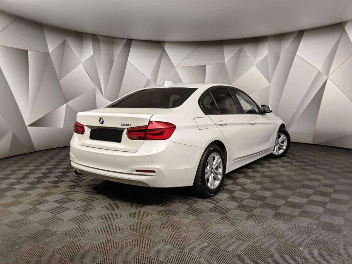 Б/У БМВ 3 серии 2018 года. Фото: #1