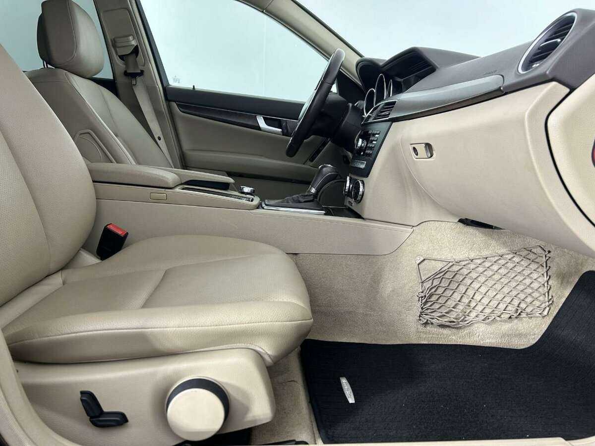 Б/У Мерседес-Бенц Ц-Класс 2013 года. Фото: #12