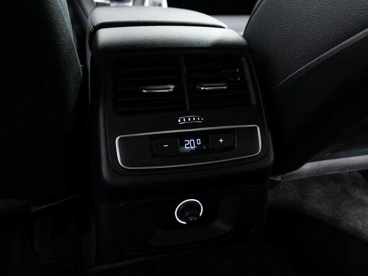 Б/У Ауди А4 2018 года. Фото: #22