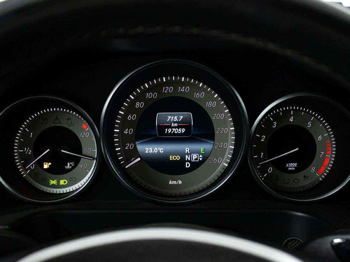 Б/У Мерседес-Бенц Е-Класс 2014 года. Фото: #11