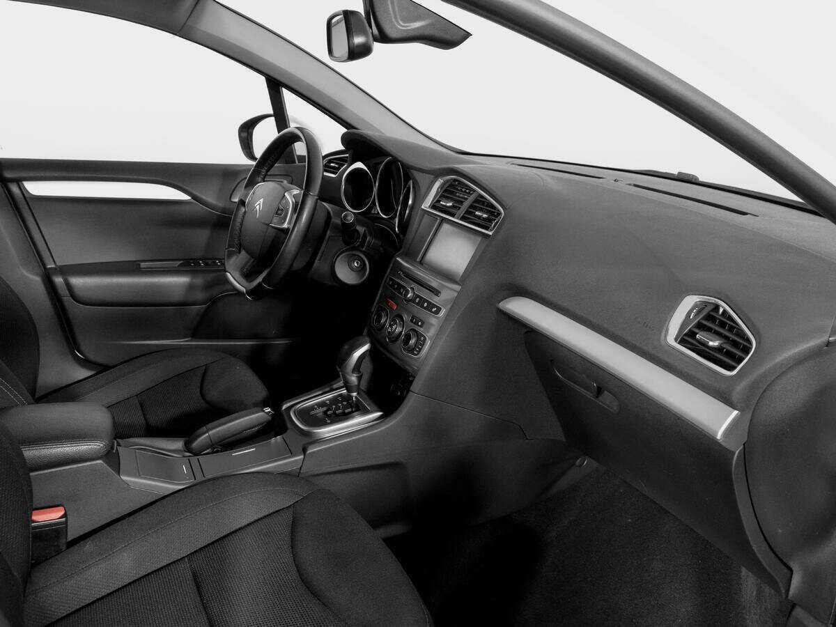 Б/У Ситроен Ц4 2016 года. Фото: #8