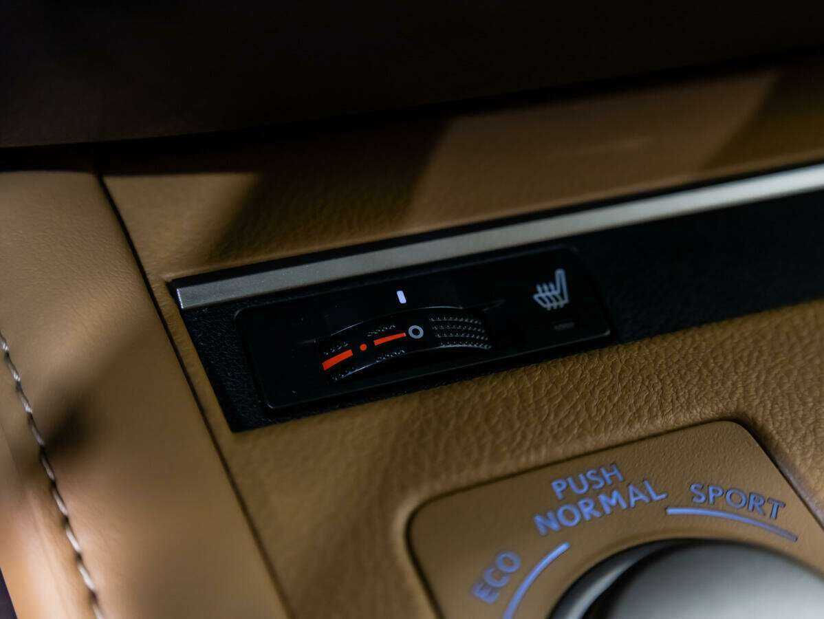 Б/У Лексус ЕС 2016 года. Фото: #13