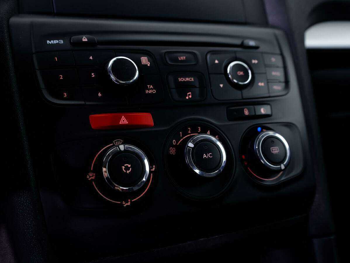 Б/У Ситроен Ц4 2013 года. Фото: #13