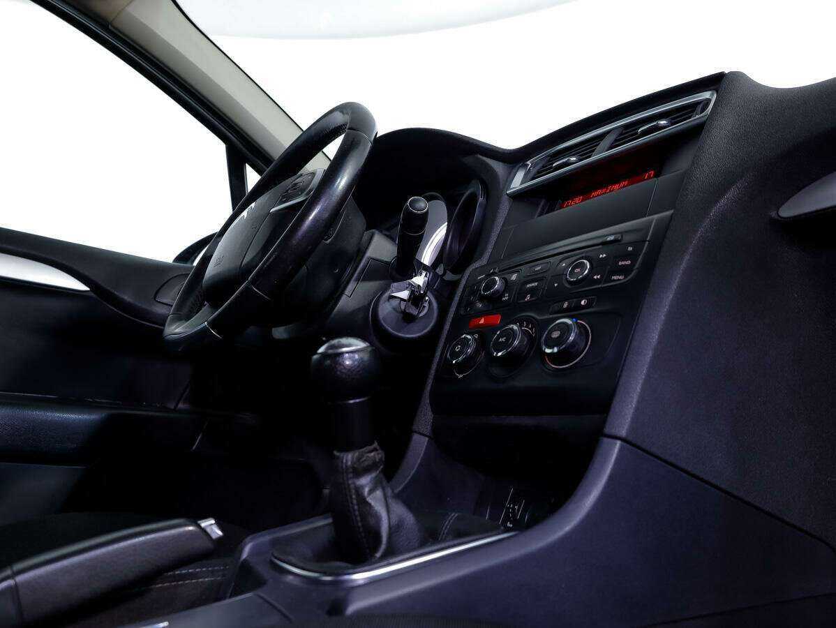 Б/У Ситроен Ц4 2013 года. Фото: #19