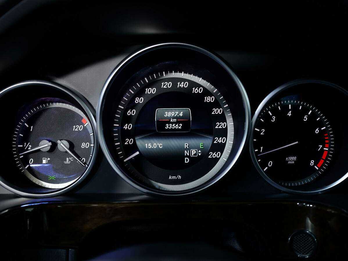 Б/У Мерседес-Бенц Е-Класс 2014 года. Фото: #21