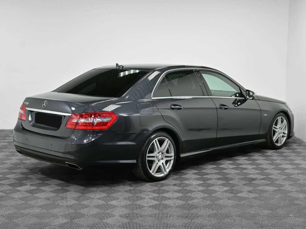 Б/У Мерседес-Бенц Е-Класс 2012 года. Фото: #1