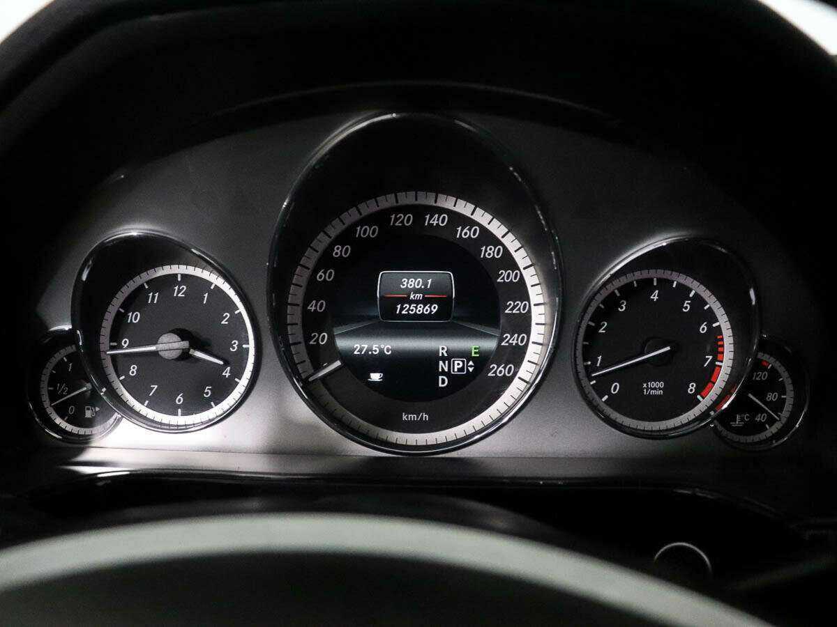 Б/У Мерседес-Бенц Е-Класс 2012 года. Фото: #9