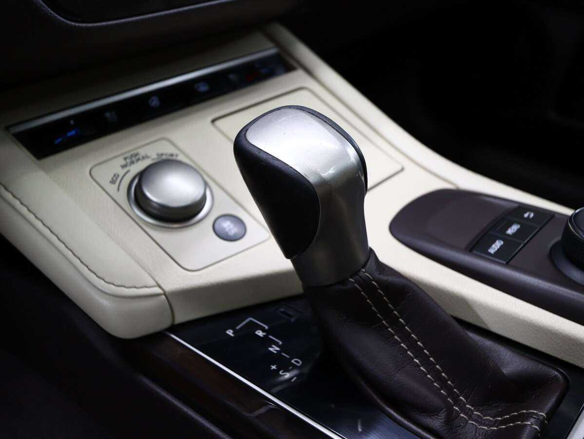 Б/У Лексус ЕС 2016 года. Фото: #7