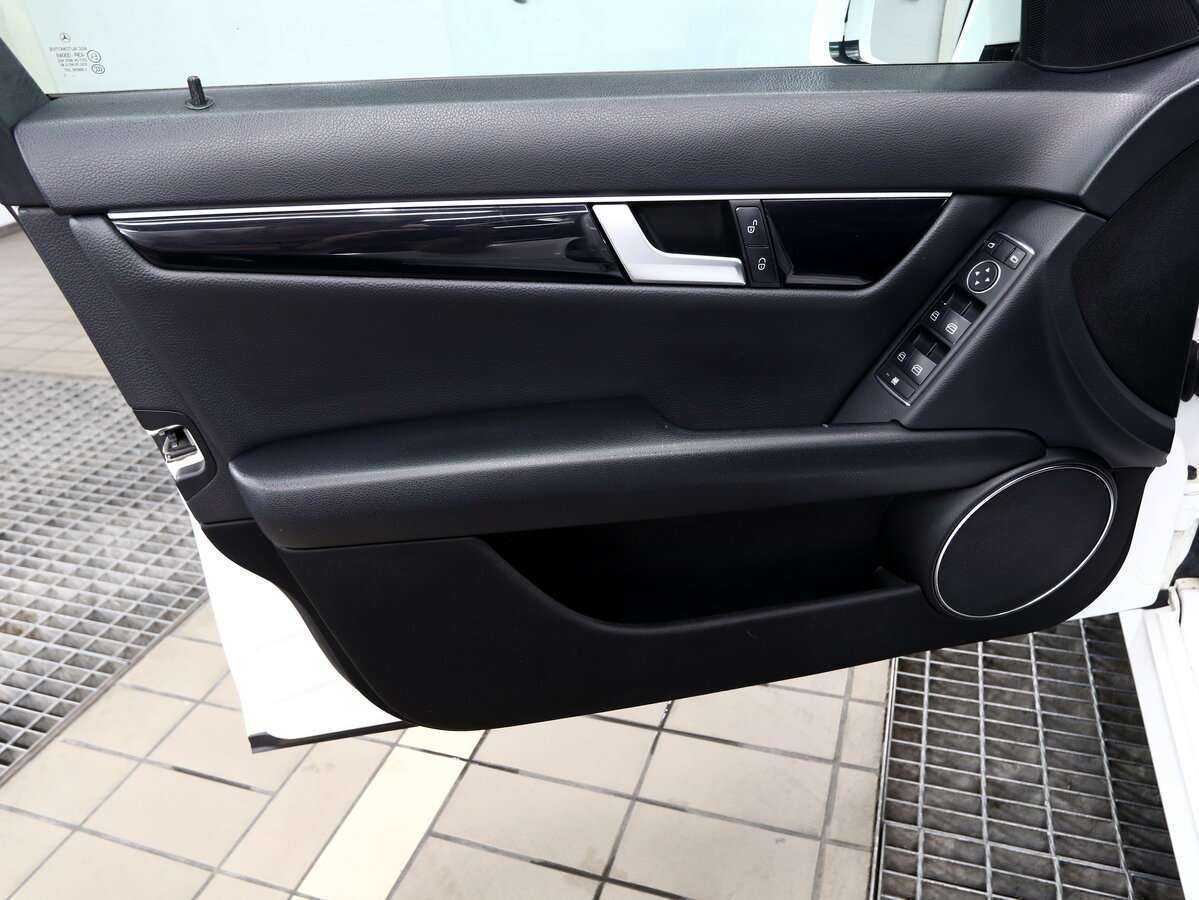 Б/У Мерседес-Бенц Ц-Класс 2012 года. Фото: #7